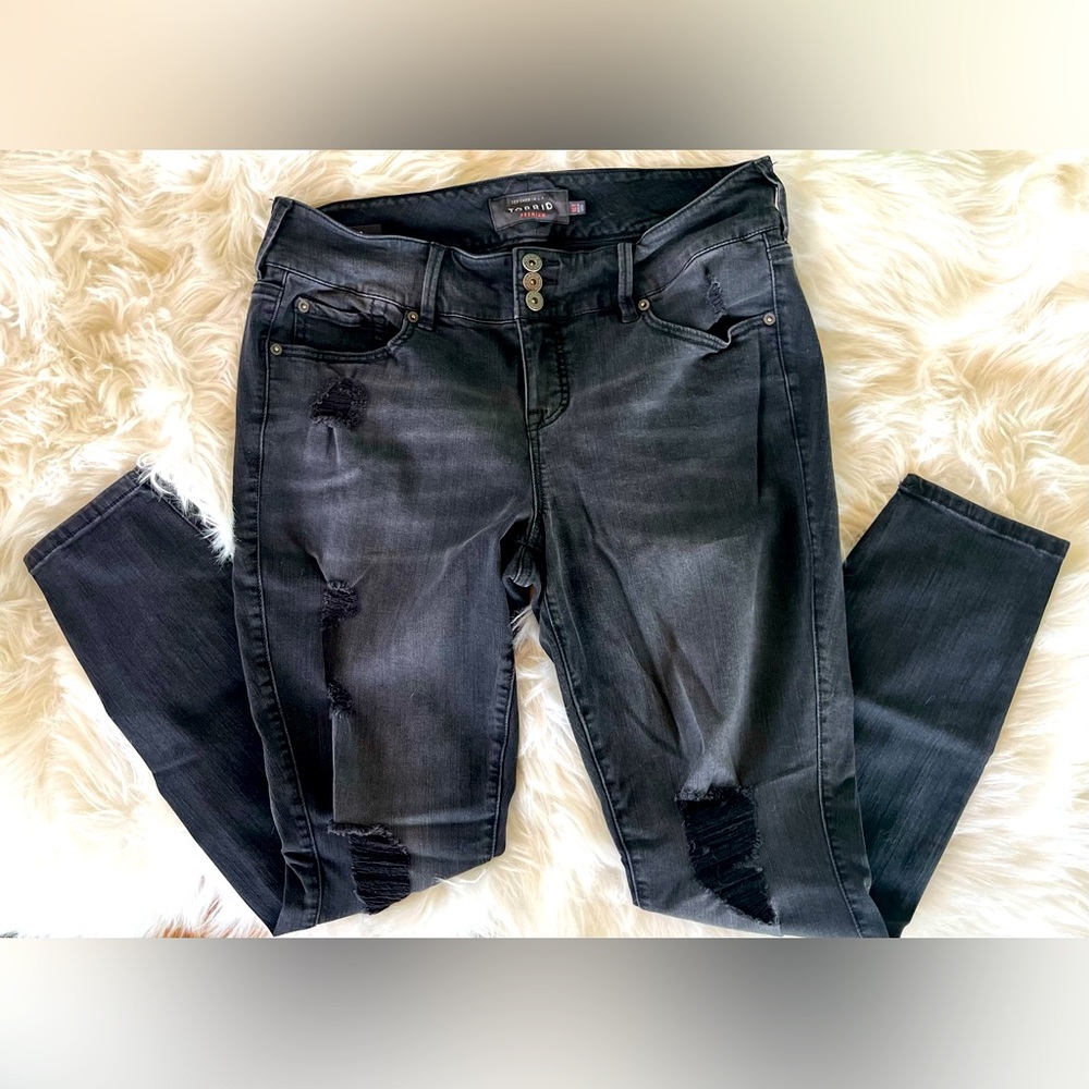 Torrid Premium Denim Distressed Black Jeggings Size 16R 29” inseam